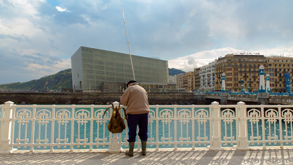 Fototapeta premium Pescador en Donostia, San Sebastian