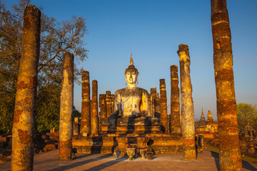 Fototapeta na wymiar Wat Mahathat in Sukhothai Historical park, Thailand