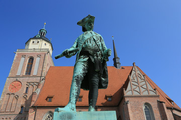 Statue von Fürst Leopold vor Marienkirche