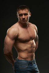 Fototapeta na wymiar Muscle man posing in studio