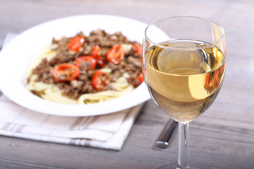 White wine and spaghetti with meat