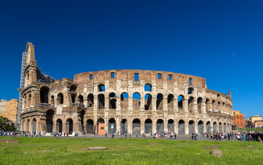 Fototapeta na wymiar Amfiteatr Flawiuszów (Koloseum) w Rzymie, Włochy