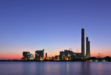 Naklejka premium Power plant at night