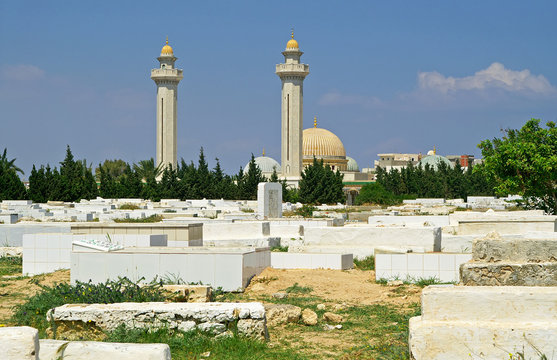 View of Arabic cemetery and Bourguiba mausoleum against sky
