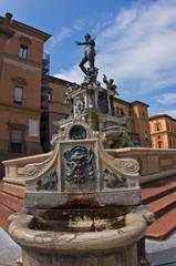 Obraz premium Neptune fontain from low angle at downtown of Bologna