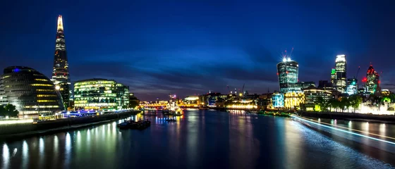 Photo sur Plexiglas Londres Horizon de Londres dans le crépuscule profond