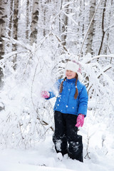 Fototapeta na wymiar wonderful child in the snowy woods