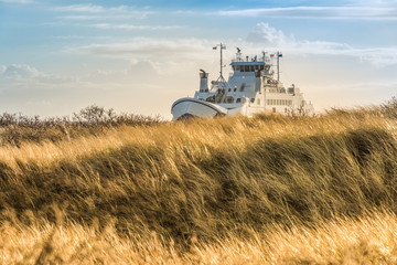 Sylt - Grasdünen mit Fähre