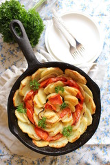 картофель с помидорами