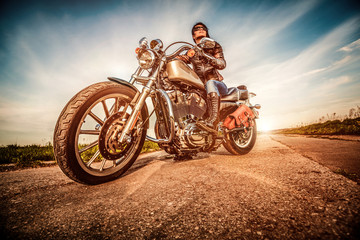 Plakaty  Biker dziewczyna na motocyklu