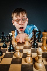 Nerd play chess