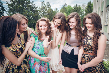 girl brags to girlfriends of a ring