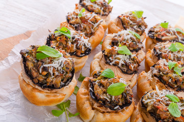 Champignons with puff pastry