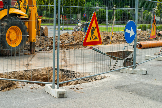 Cantiere lavori in corso, segnali di rifacimento stradale
