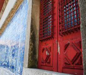 red door blue tiles