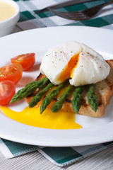Toast with asparagus, eggs Benedict and tomato vertical
