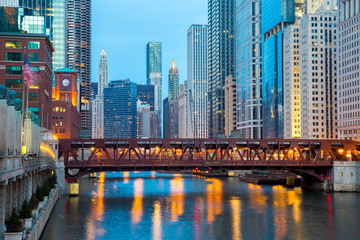 Fototapeta premium Chicago centrum i rzeka