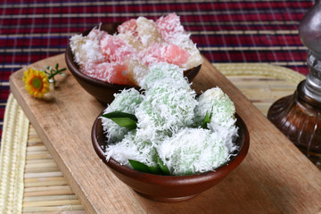 Obraz na płótnie Canvas Klepon and getuk, indonesia traditional food