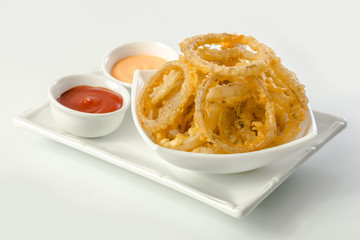 Onion rings and dip sauces