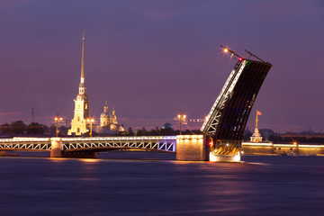 Fototapeta na wymiar Widok przygotowanego most w mieście Sankt Petersburg
