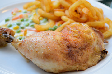 Huehnerkeule mit Gemuese