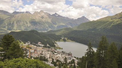 Fototapeta na wymiar St. Moritz, Corviglia, See, Schweizer Alpen, Sommer, Graubünden