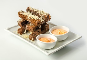 Bread croutons with sauce