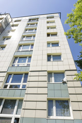 Sanierter Plattenbau 00929