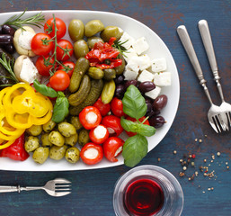 Antipasti plate and glas of red wine