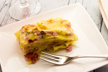 Lasagna with ham and pistachios
