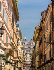 Fototapeta na wymiar Via dei Condotti, na ulicy w centrum Rzymu