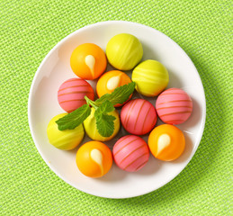 Fruit flavored bonbons
