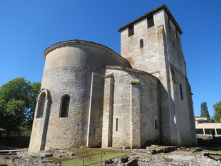 Fototapeta na wymiar Aquitaine- Dordogne - Montcaret - Eglise Saint-Pierre