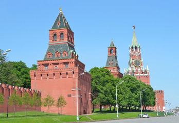 Константино-Еленинская,  Спасская башни Московского кремля