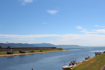 淡路島の見える河口付近