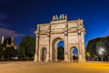 Fototapeta na wymiar Arc de Triomphe du Carrousel w Ogrodów Tuileries, Paryż