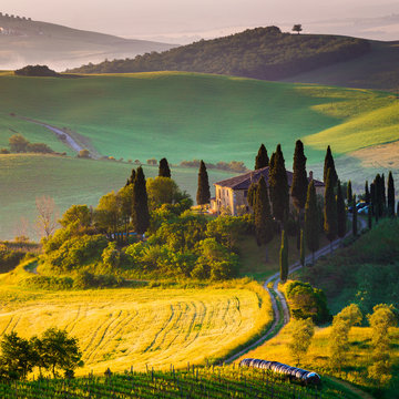 Toscana, mattino in Val d' Orcia