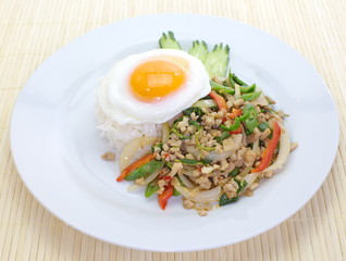 fried basil leaf with chicken and rice