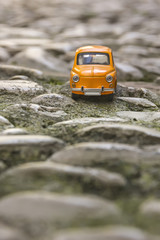 Voiture ancienne sur la route