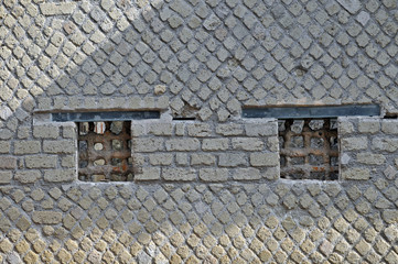 Gli scavi di Ercolano - Napoli, finestre incrostate di lava
