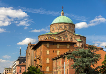 Fototapeta na wymiar Chiesa del Sacro Cuore in Bologna, Italy
