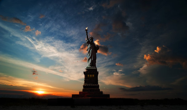 Independence day. Liberty enlightening the world