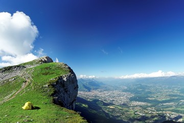 Vue sur la ville de Grenoble depuis le Vercors (alpes) - 65389184
