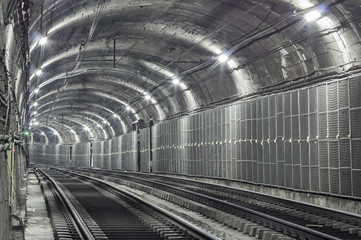 Naklejka premium Pusty tunel metra