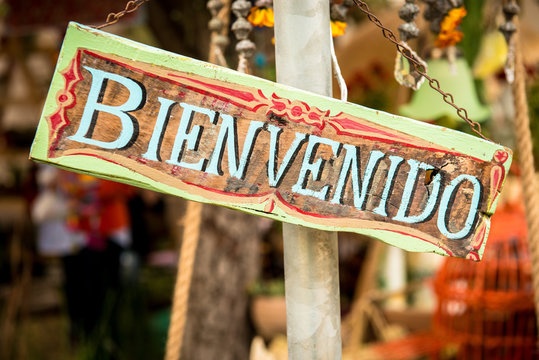 Bienvenidos! (Welcome! In Spanish) Sign With Arrow On Beach Background  Stock Photo, Picture and Royalty Free Image. Image 61777657.