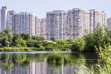 Fototapeta na wymiar Lake in the big city, Kiev