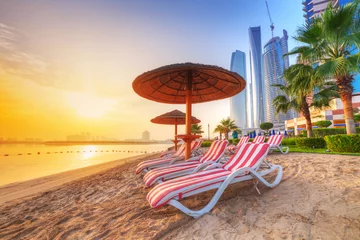 Gordijnen Zonsopgang op het strand van Perian Gulf in Abu Dhabi © Patryk Kosmider