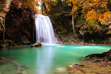 Fototapeta na wymiar Autumn Waterfall
