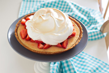 Lemon strawberry meringue pie