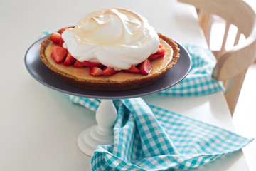 Lemon strawberry meringue pie